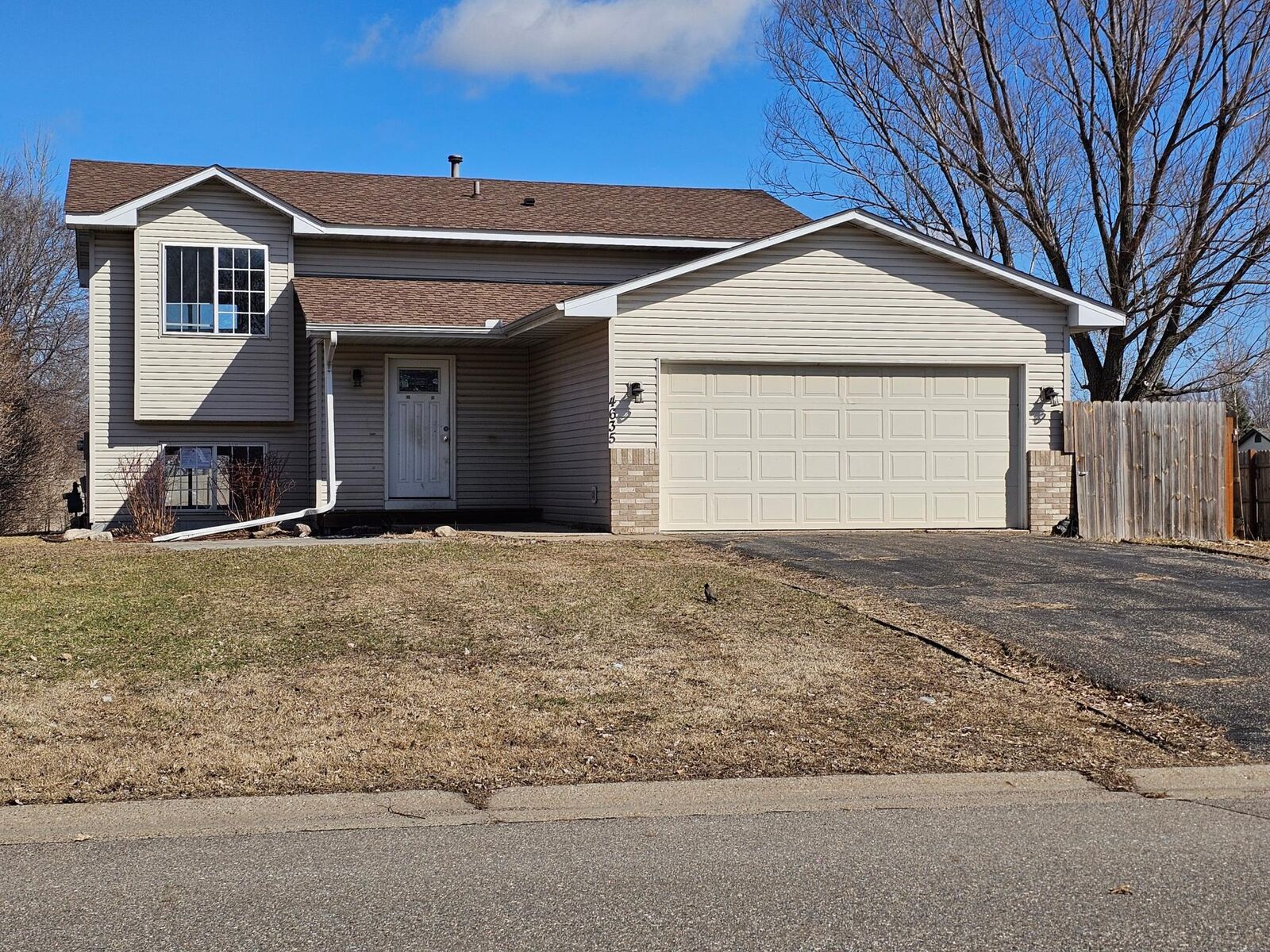 Property Photo:  4635 Pondview Drive  MN 55309 