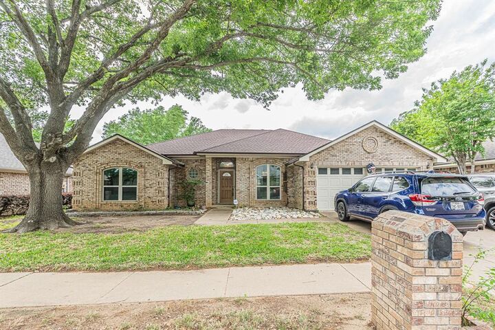 Property Photo: 3309 Timber View Circle TX 76021