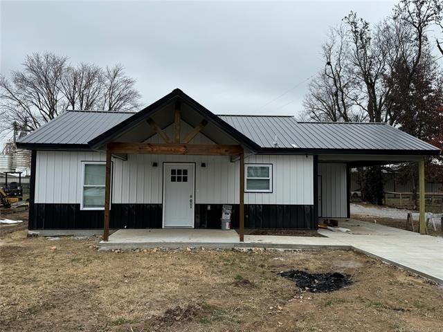 Property Photo:  1212 E Elm Street  OK 74965 