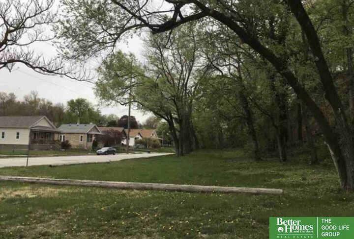 Property Photo:  524 Center Street  NE 68108 