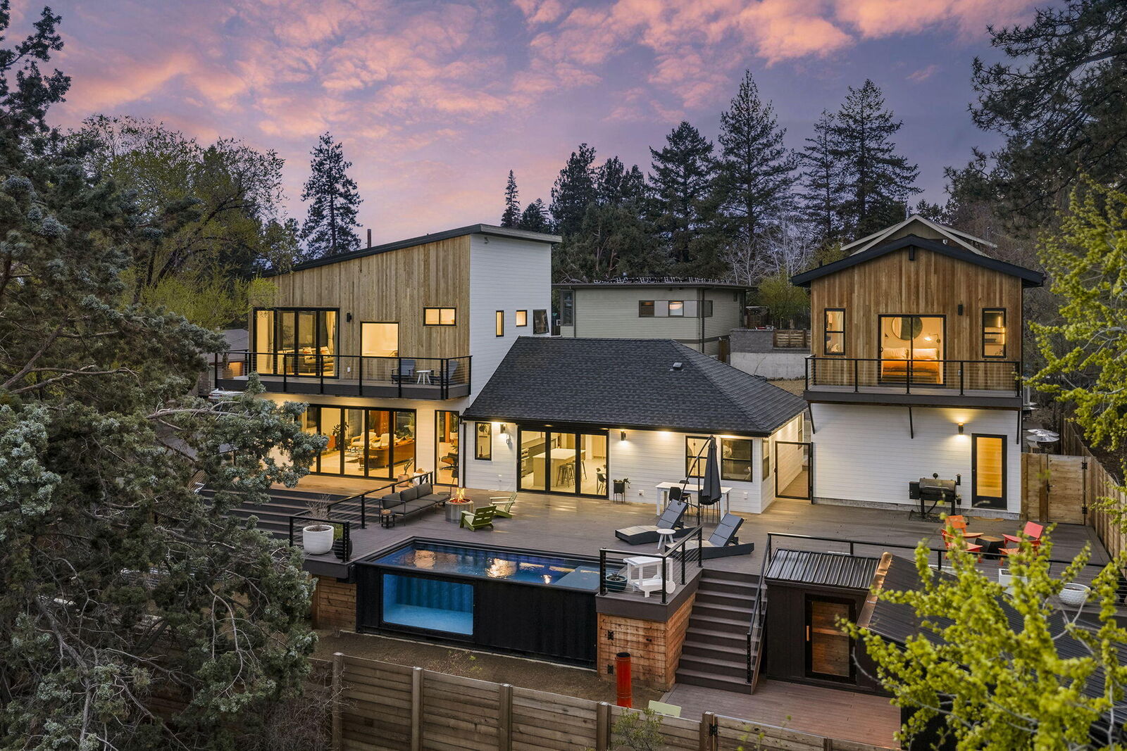 Property Photo:  1901 NW 6th Street  OR 97703 