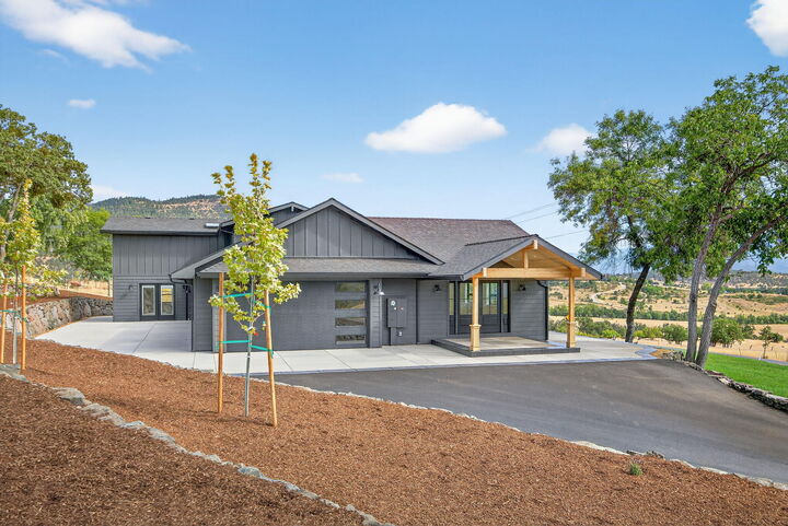 Property Photo:  4691 Cherry Lane  OR 97504 
