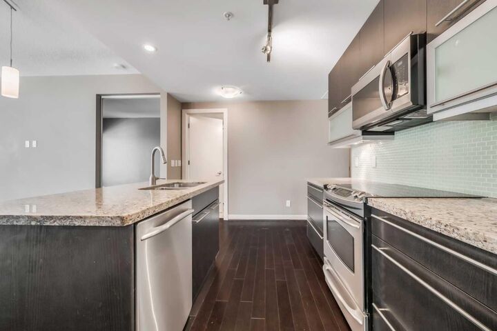 Property Photo:  215 13 Avenue SW 2001  AB T2R 0V6 
