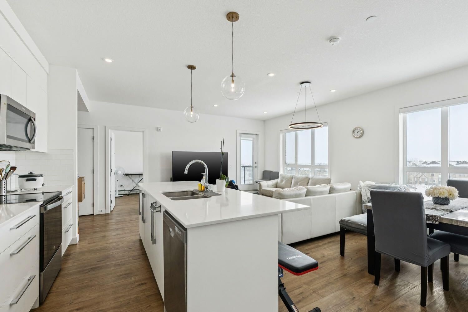 Property Photo: 60 Skyview Ranch Road NE 1415 AB T3N 2J8