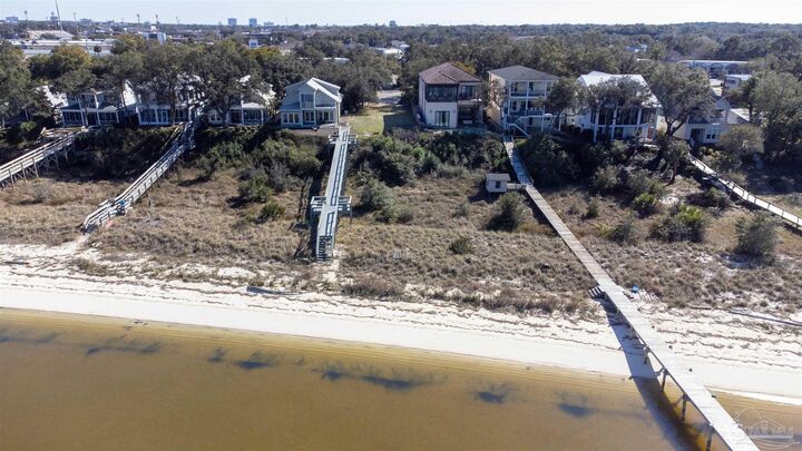Property Photo:  4 Duncan Ave  FL 32561 