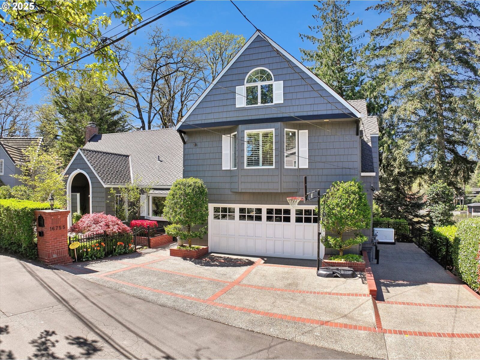 Property Photo:  16755 Graef Cir  OR 97035 