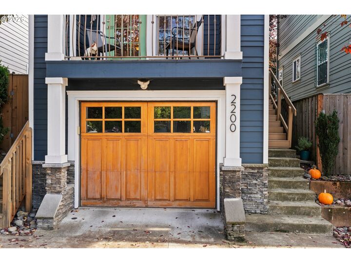 Property Photo:  2200 SE 48th Ave  OR 97215 