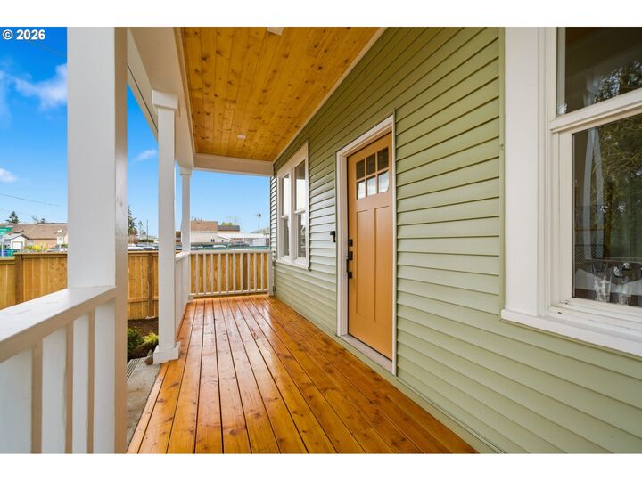 Property Photo: 6221 SE 83rd Ave OR 97266