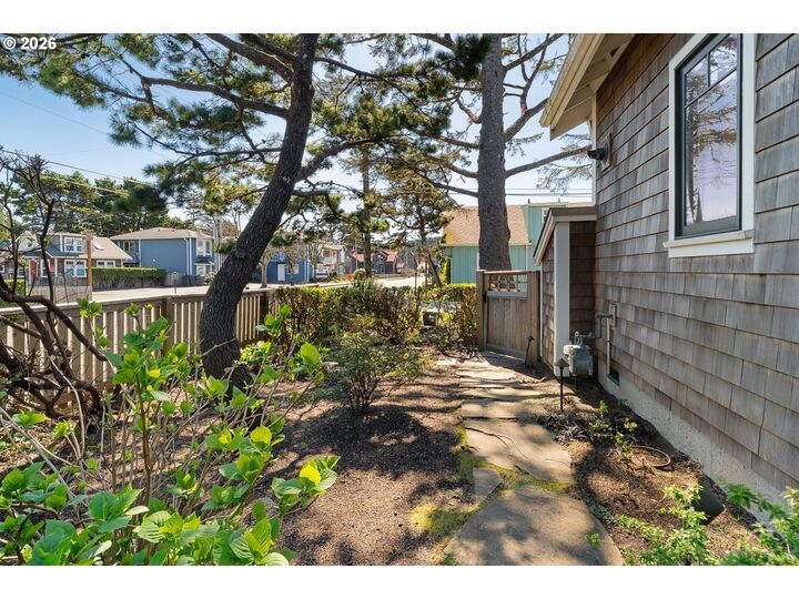 Property Photo:  108 W Madison St  OR 97110 