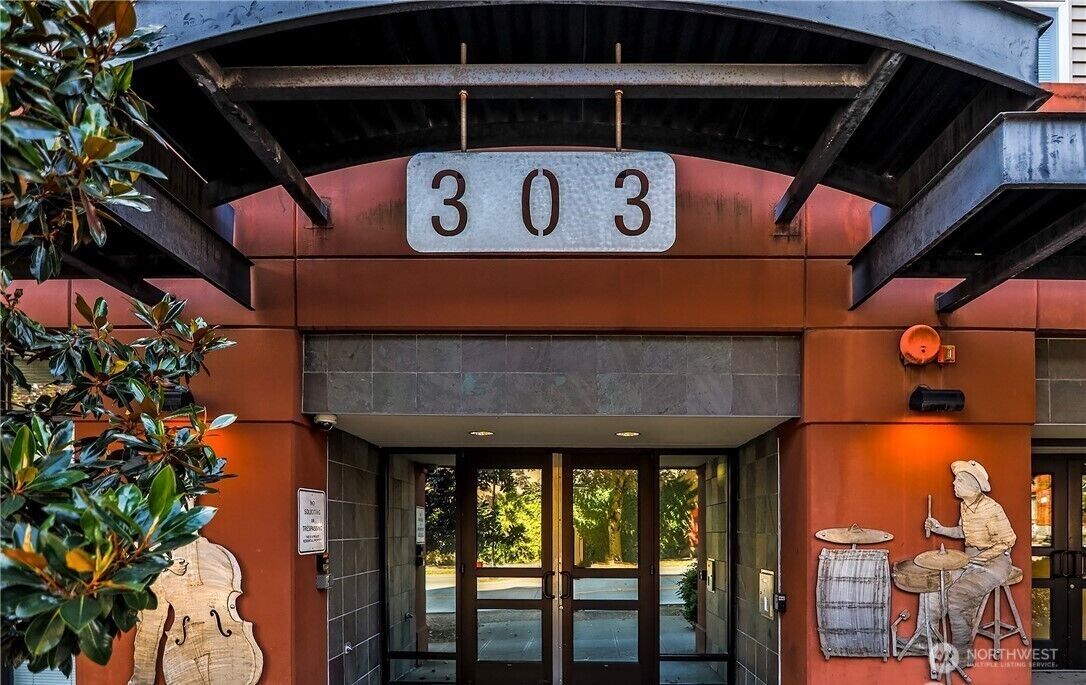 Property Photo: 303 23rd Avenue S 304 WA 98144