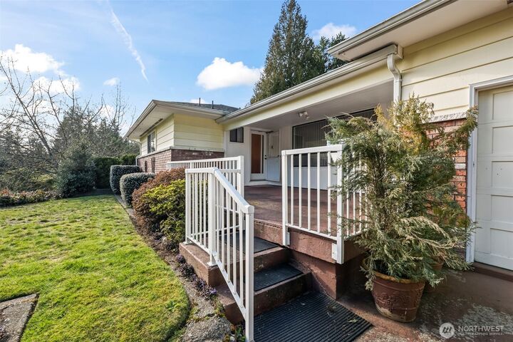 Property Photo: 14516 SE 178th Place WA 98058