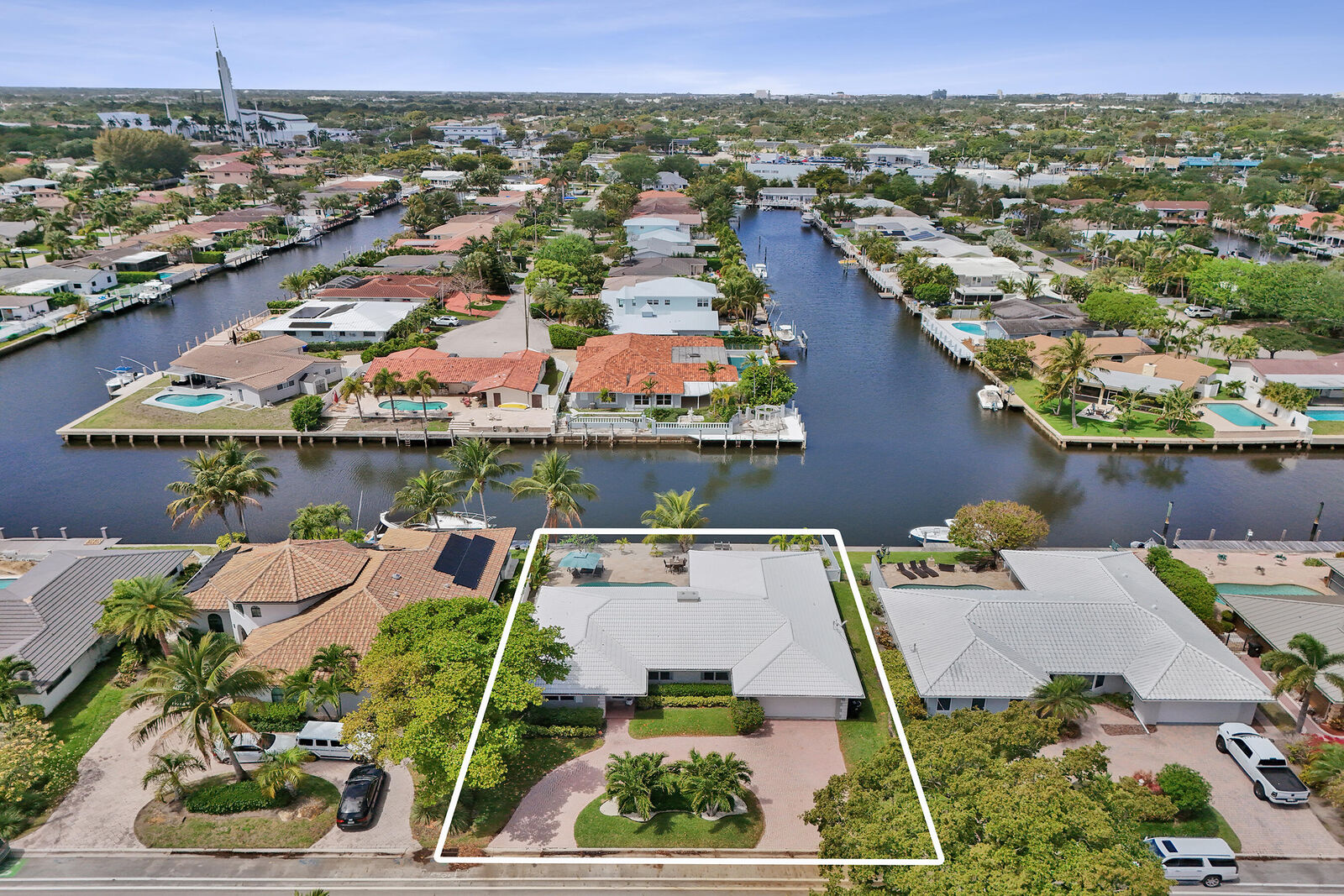 Property Photo:  5711 Bayview Drive  FL 33308 