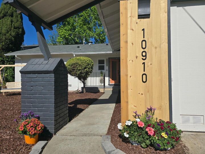 Property Photo: 10910 Glen Artney Street CA 94605