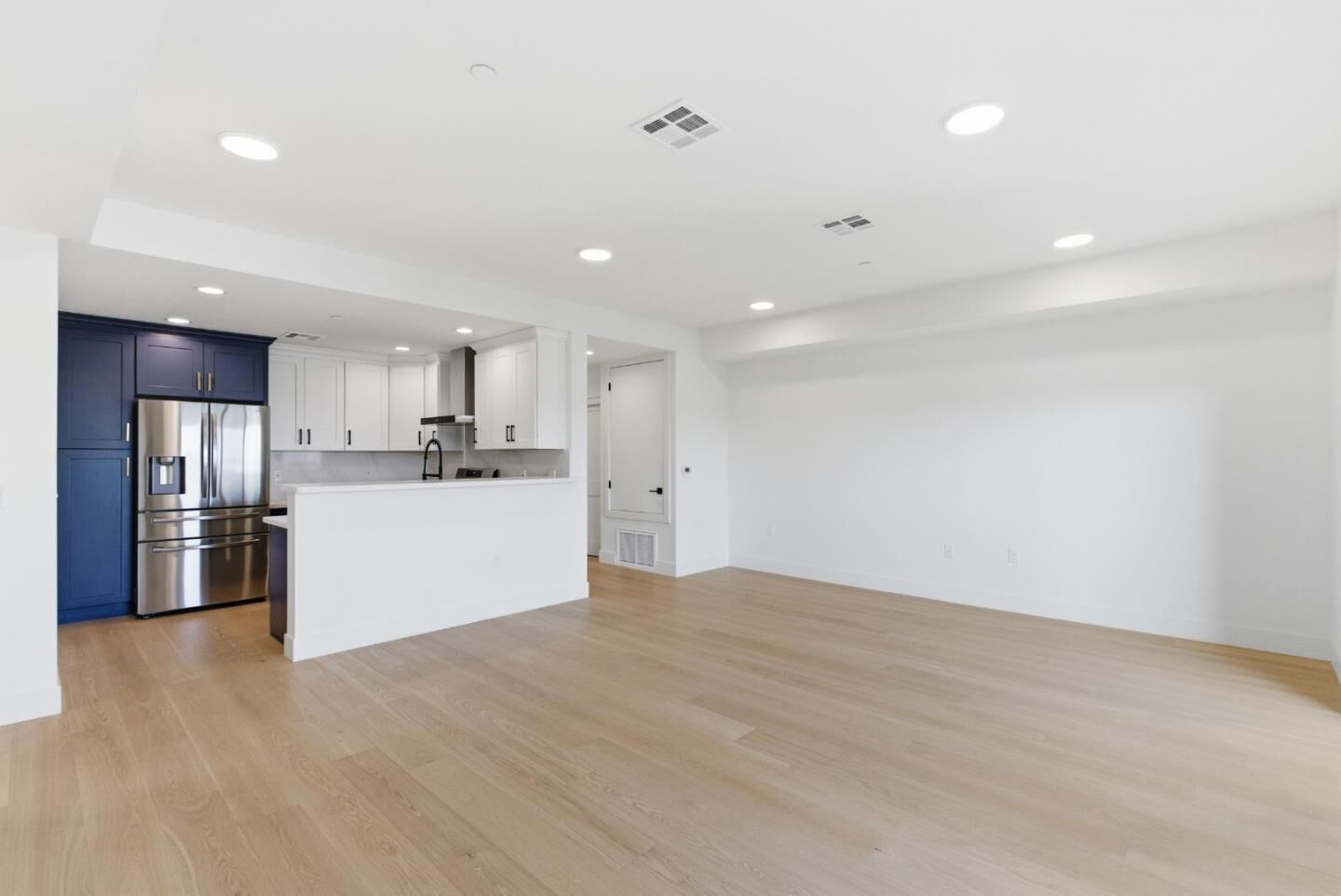 Property Photo:  560 El Camino Real 206  CA 94070 