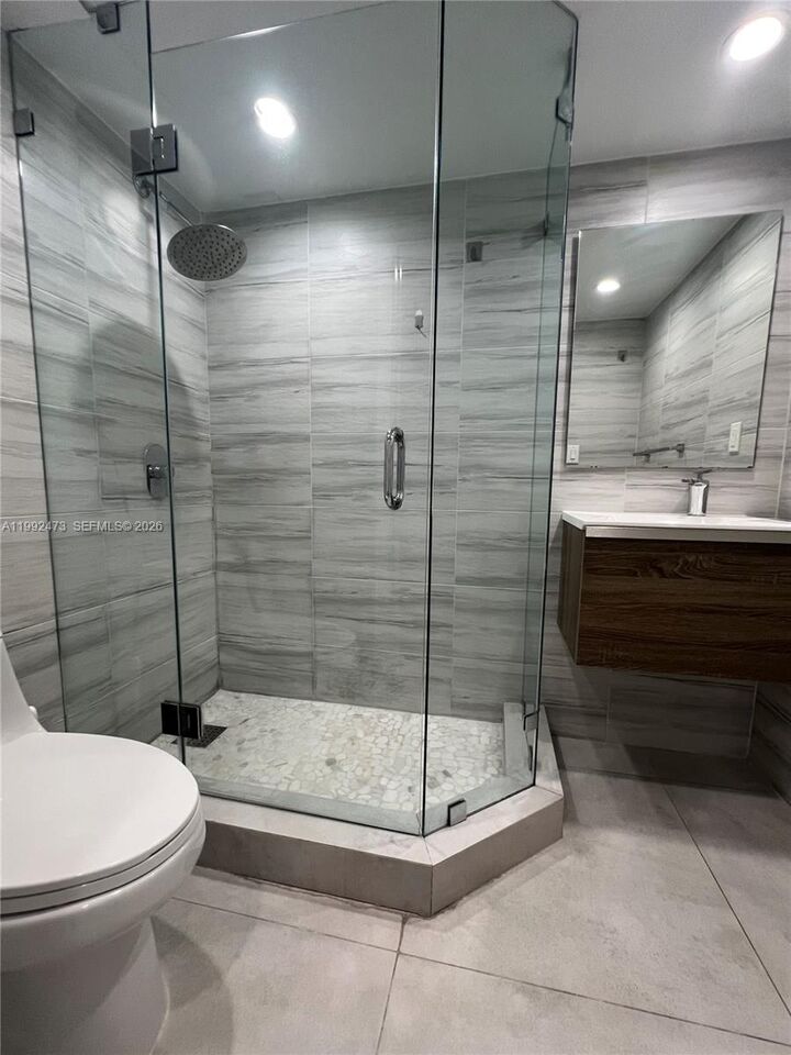 Property Photo:  2333 Brickell Ave 2310  FL 33129 