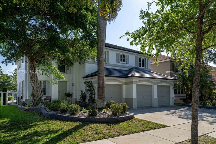 Property Photo:  910 Sunflower Cir  FL 33327 