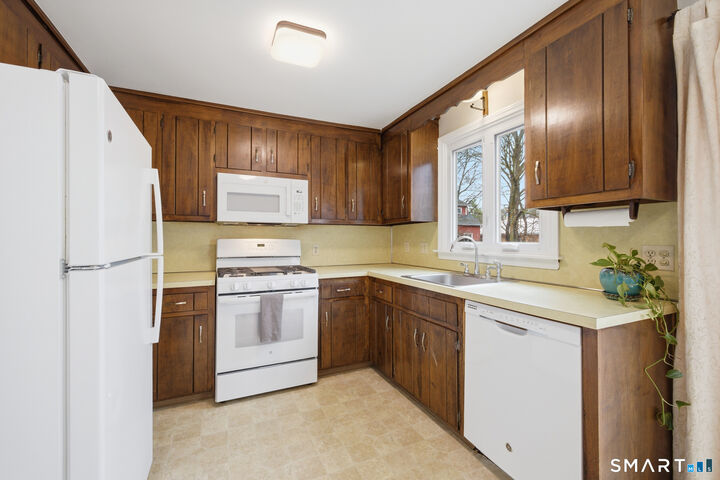 Property Photo:  36 Grove Street E  CT 06042 