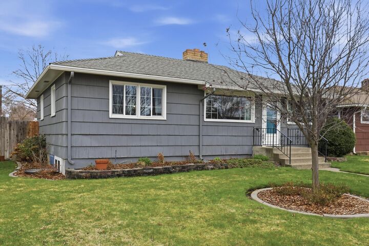 Property Photo:  5004 N Cannon St  WA 99205 