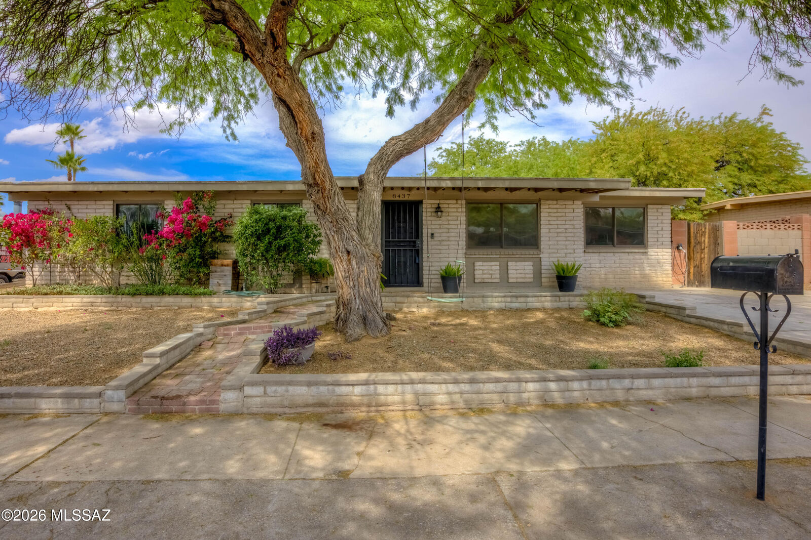 Property Photo: 8437 E Rolling Ridge Street AZ 85710