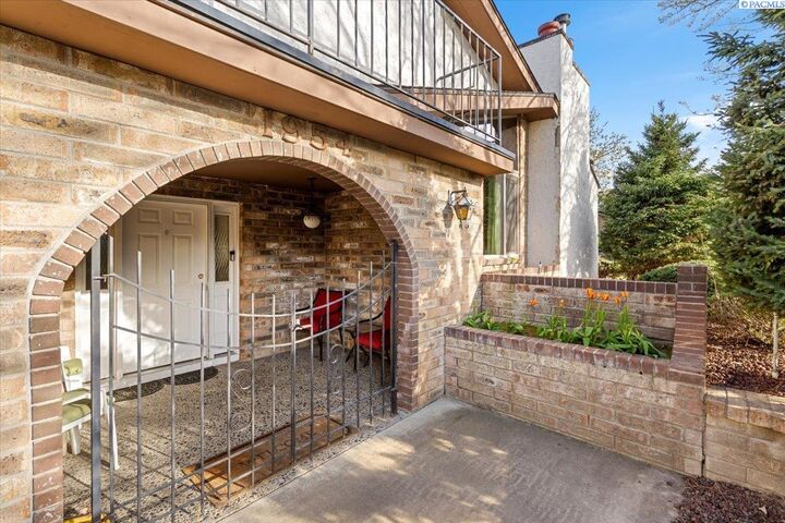 Property Photo:  1954 Orchard Way  WA 99352 