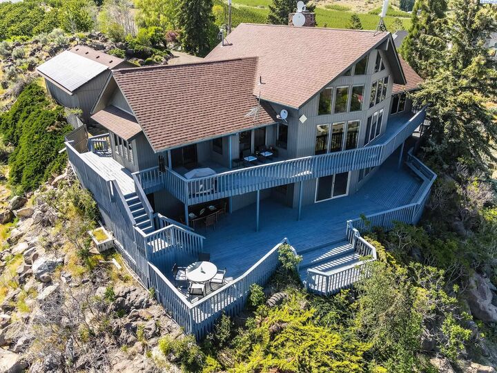 Property Photo:  541 Basalt Springs Way  WA 98937 