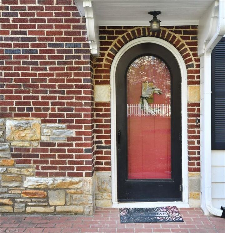 Property Photo: 122 Linbrook Drive NC 27106