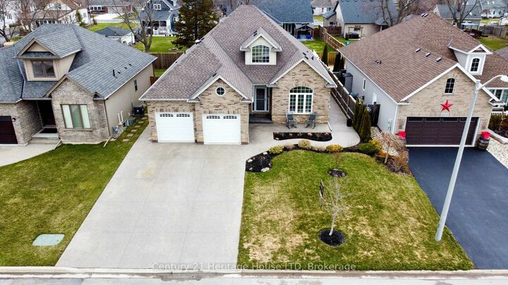 Property Photo: 3984 Village Creek Drive ON L0S 1S0