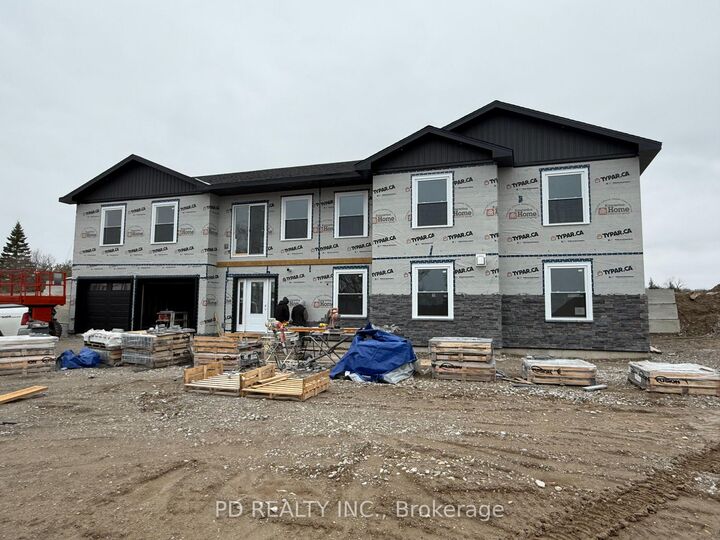 2467 Queen Mary Street — photo 1