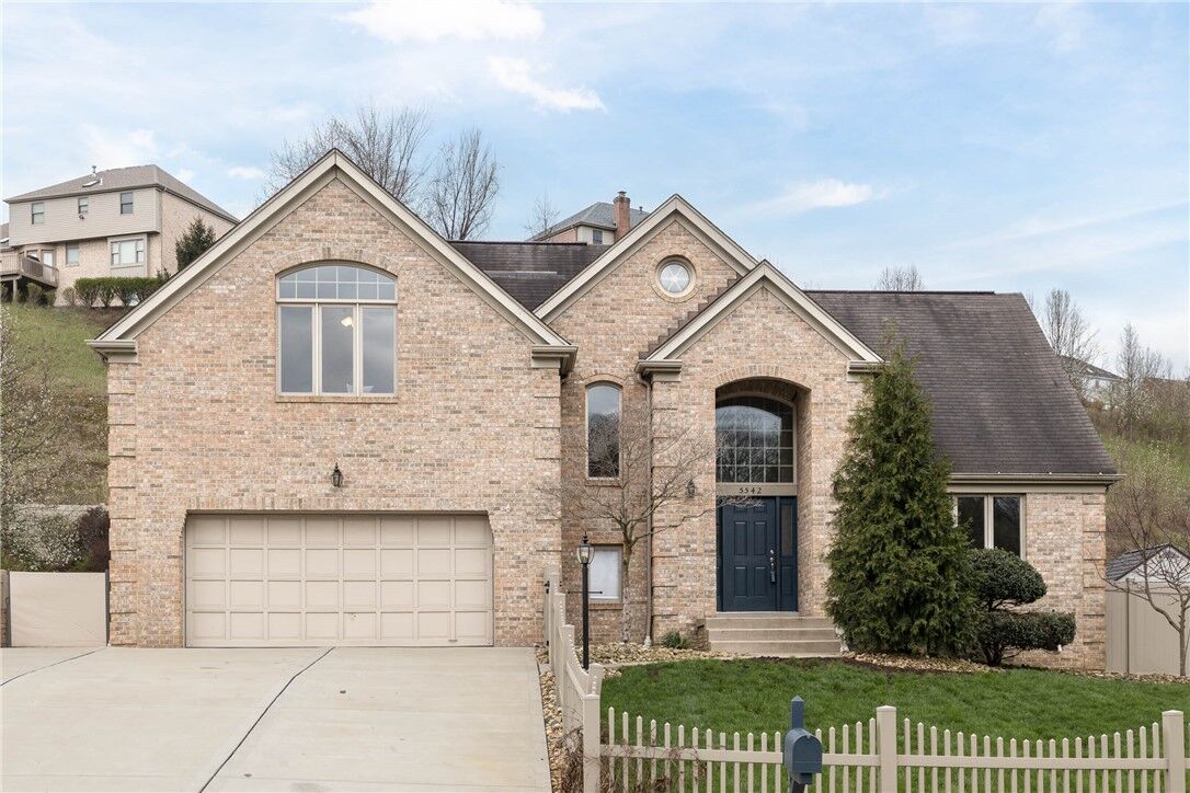 Property Photo: 5542 Saddlebrook Dr PA 15102