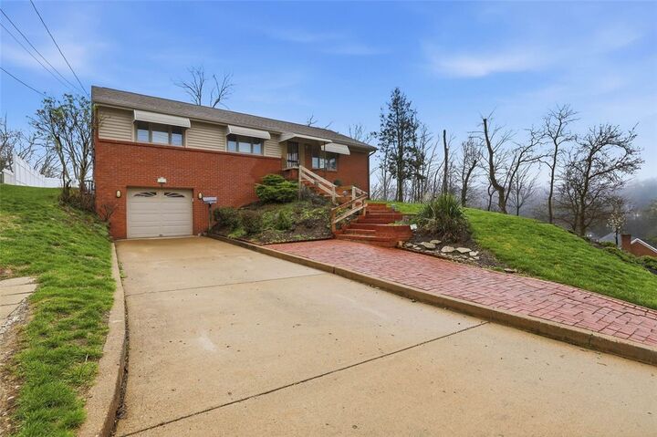 Property Photo: 1013 El Rancho Dr PA 15220