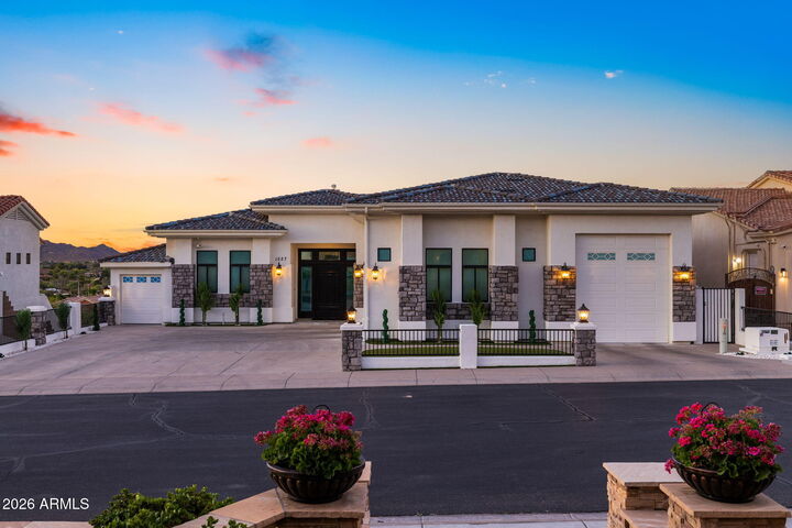 Property Photo:  1527 E Villa Maria Drive  AZ 85022 