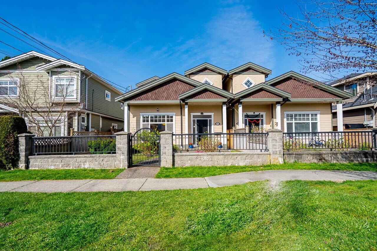 Property Photo: 903 Cliff Avenue BC V5A 2J4