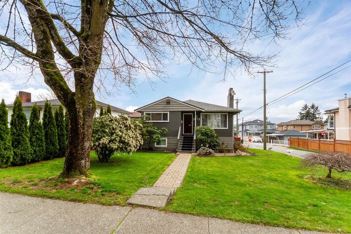 Property Photo: 3713 Kincaid Street BC V5G 1V4