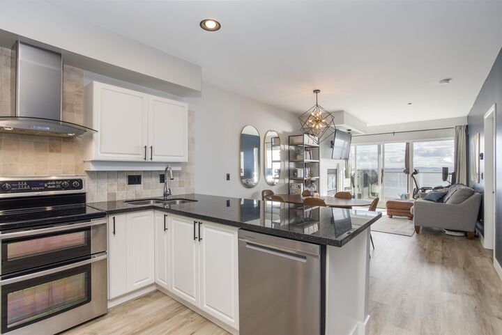 Property Photo: 1120 Tsatsu Shores Drive 308 BC V4M 4G3