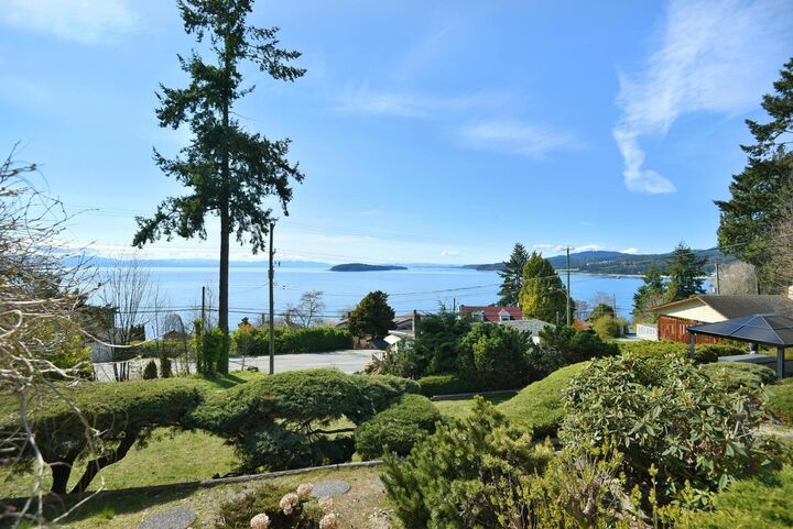 5218 Sunshine Coast Highway — photo 1