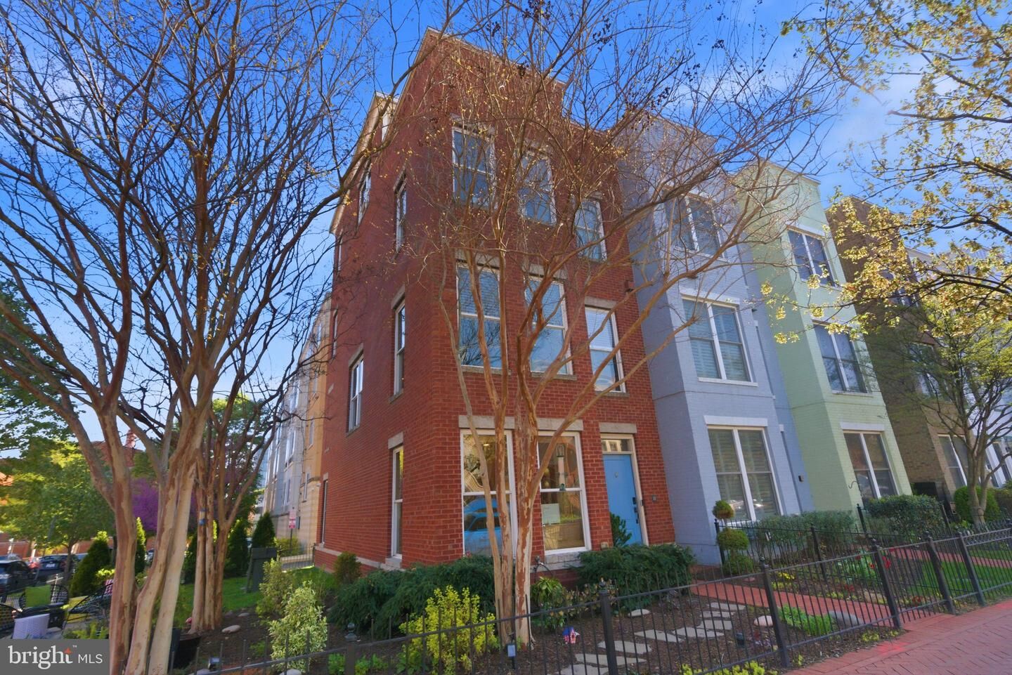 Property Photo:  423 L Street SE  DC 20003 
