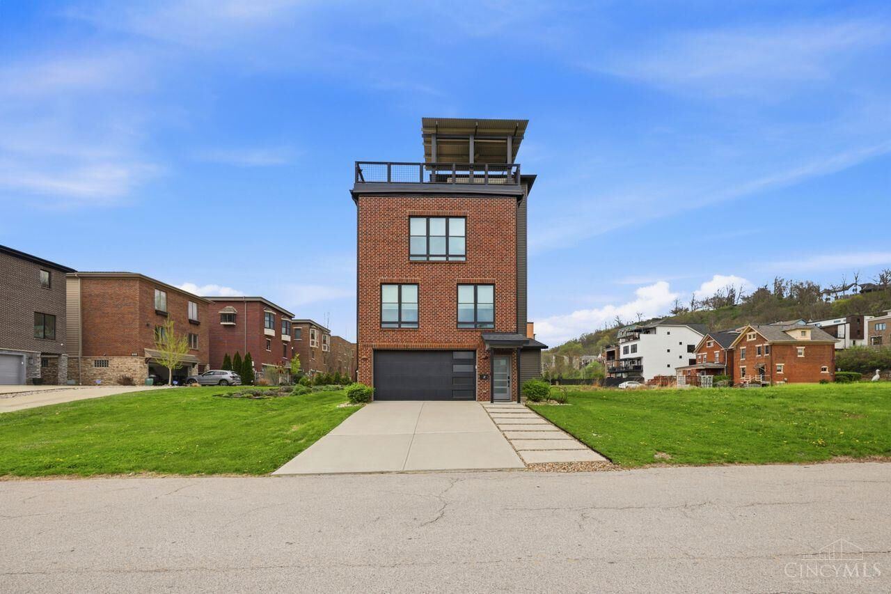 Property Photo:  253 St Peters Street  OH 45226 