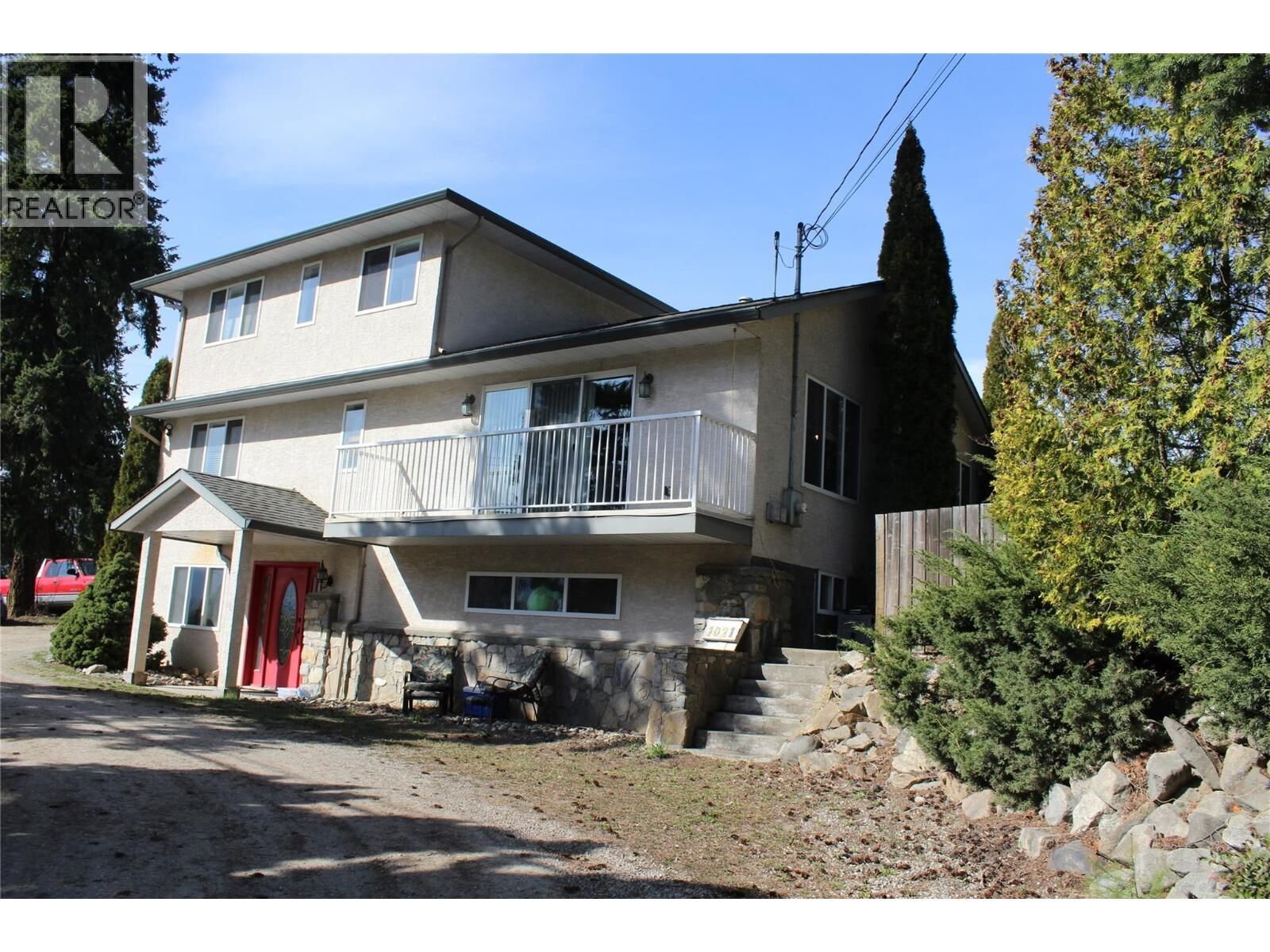 Property Photo: 1021 12 Avenue Southeast BC V1E 2C8