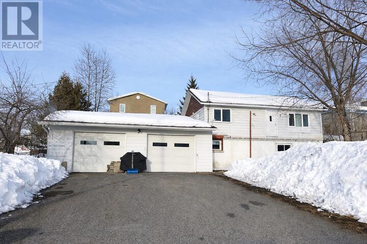 6 Pine Cres — photo 1