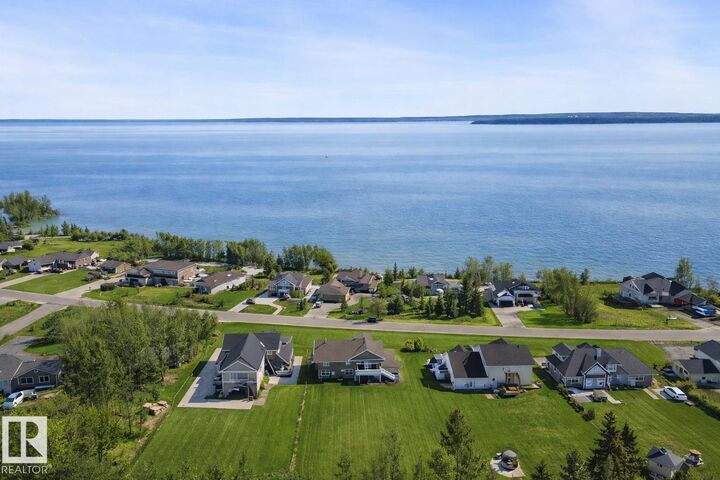 Property Photo: 1513 Horseshoe Bay Estates AB T9M 1G8
