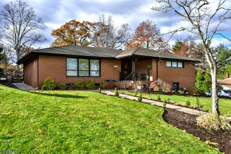 Property Photo: 7 Jefferson Pl NJ 07470