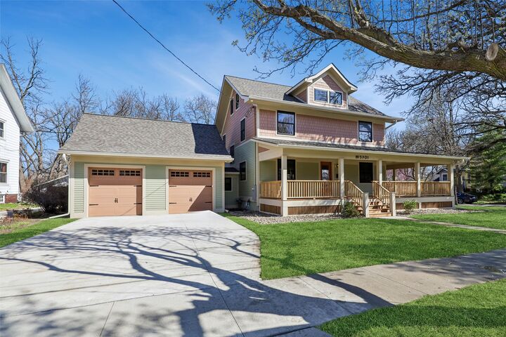 Property Photo:  3701 Cottage Grove Avenue  IA 50311 