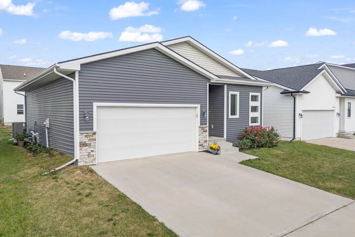 Property Photo:  604 1st Street NW  IA 50035 