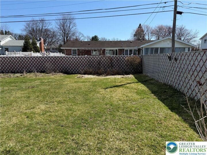 Property Photo:  1556 Bayberry Lane  PA 18018 