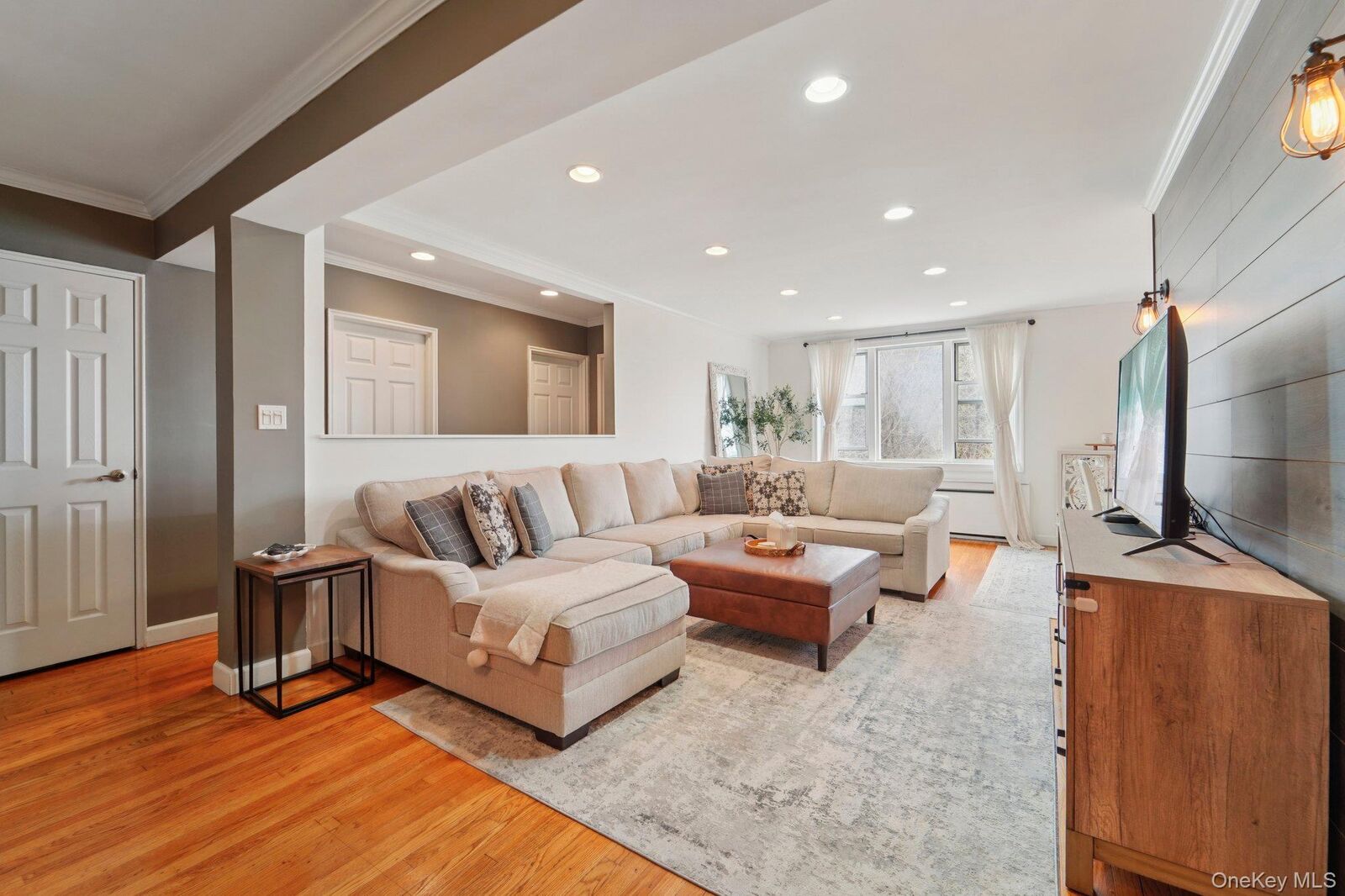 Property Photo:  4 Sadore 7F  NY 10710 