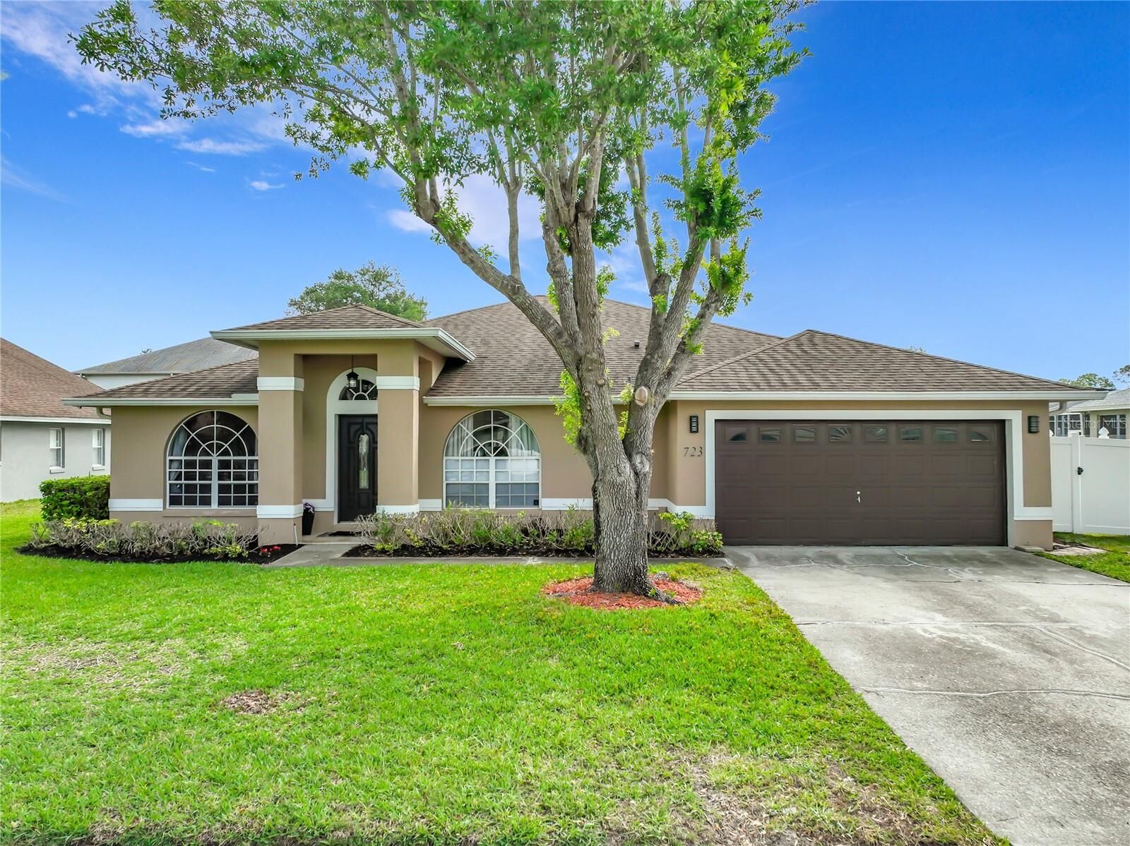 Property Photo: 723 Sunburst Cove Lane FL 34787