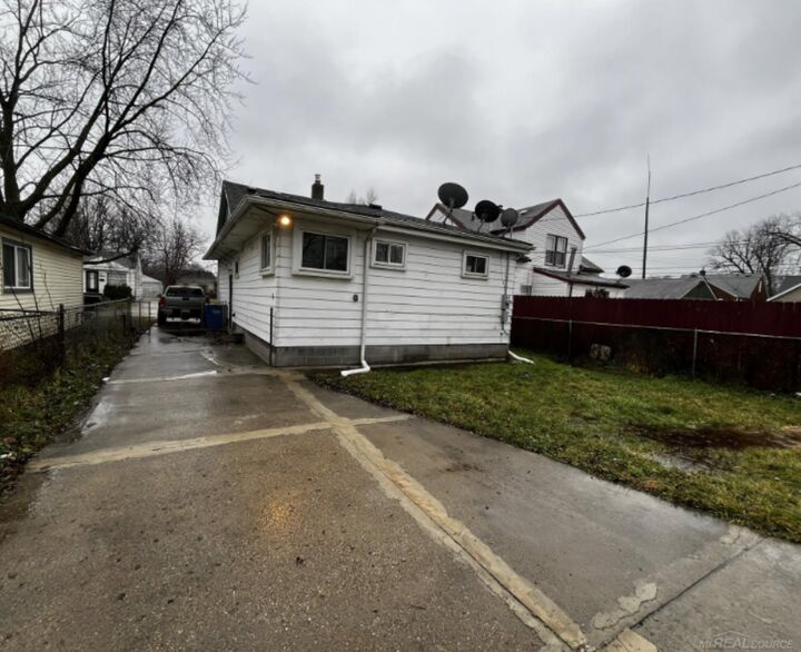 Property Photo: 8647 Chalmers Avenue MI 48089