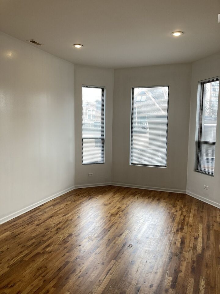 Property Photo: 4041 S Calumet Avenue IL 60653