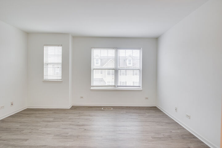 Property Photo:  401 N Commerce Street 401  IL 60504 