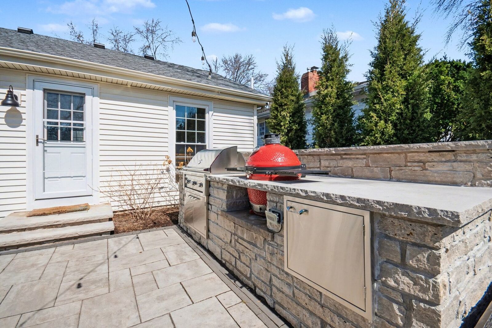Property Photo:  923 Oxford Road  IL 60137 